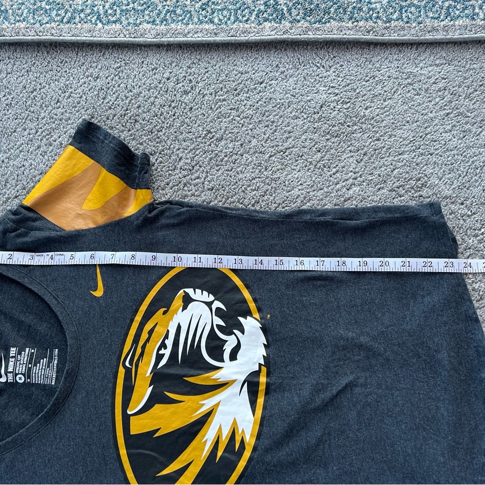 Nike Women's Black and Gold Graphic Tee - Picture 4 of 4